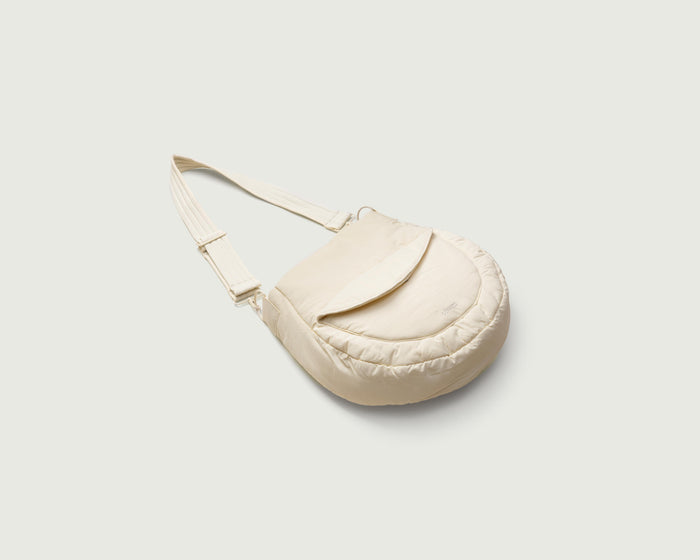 Burrata::Bucket Bag  white  front diagonal
