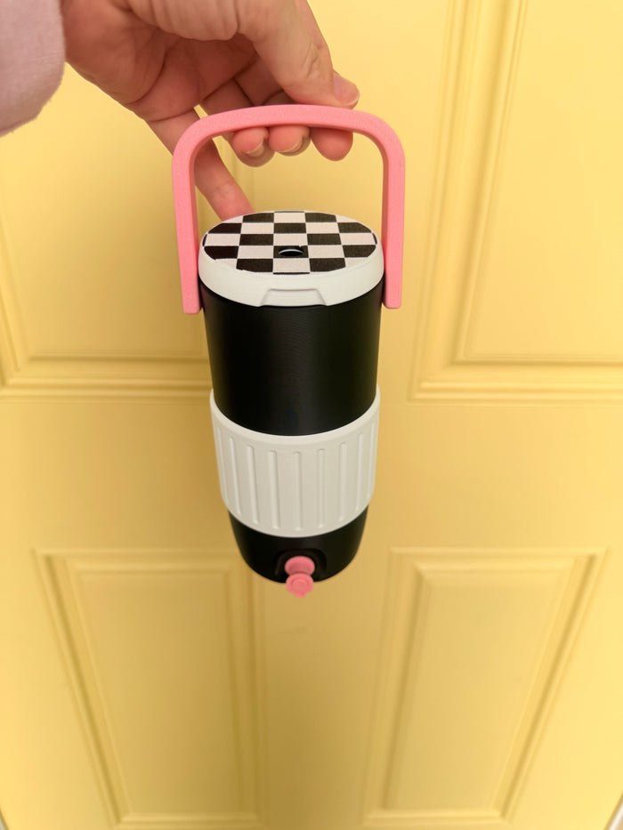 Can cooler with Checkered lid