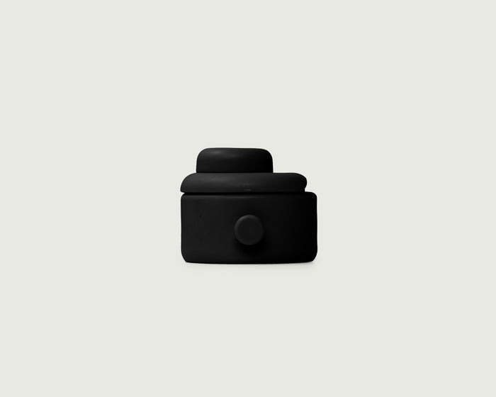 Chia::Chug Cap  black  front diagonal