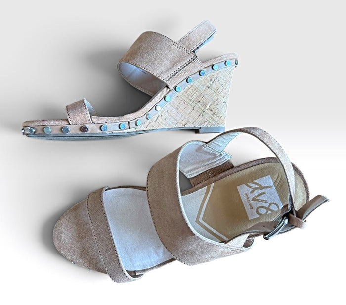 Dolce Vita Preowned great condition Size 8 Tan Sandals