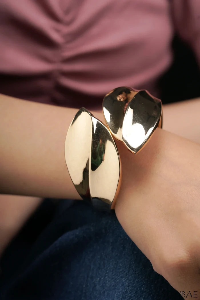 Emilie Chunky Free Size Anti Tarnish Bracelet - Sinhle