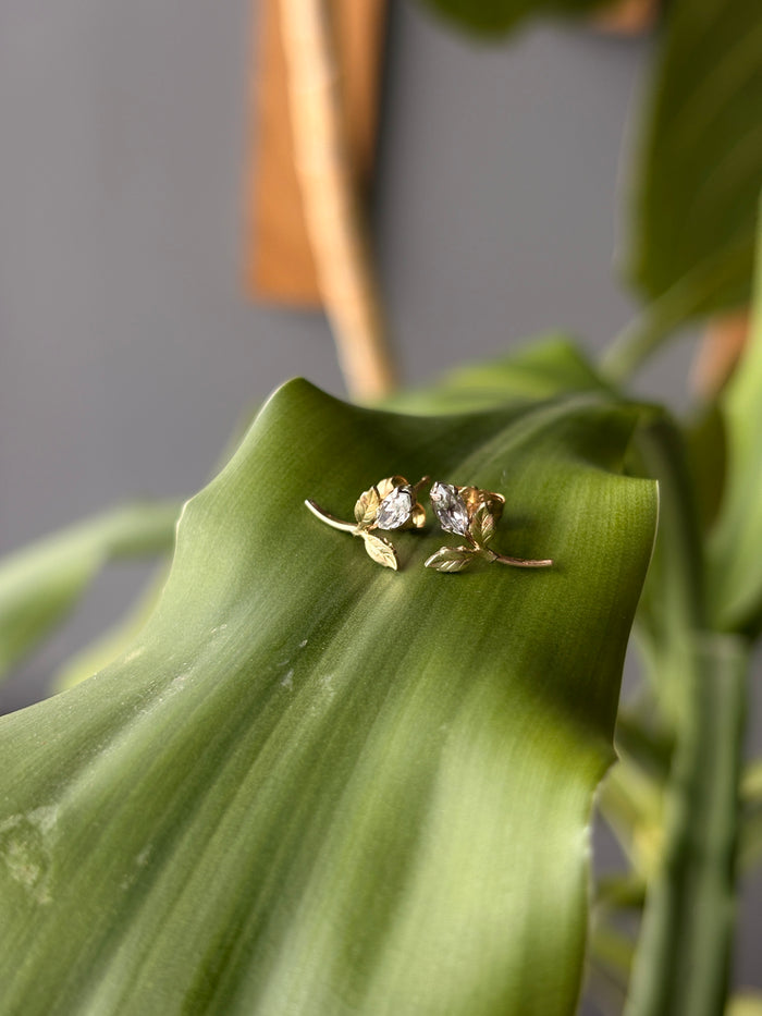 Estate 10k Yellow Gold and CZ Flower Stud Earrings