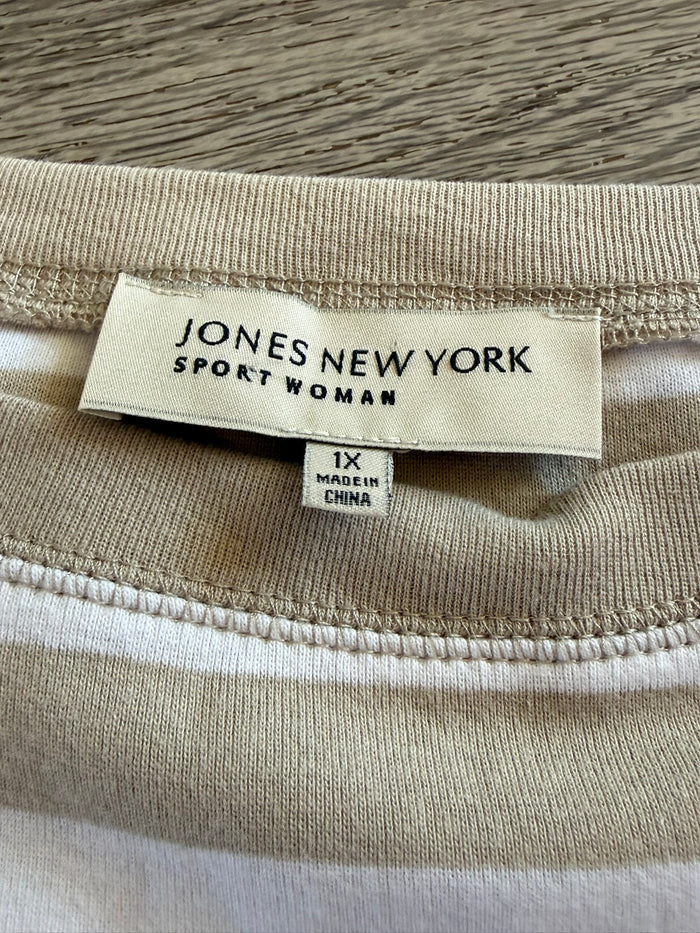 Jones New York Preowned great condition Size 1X Beige/white Top