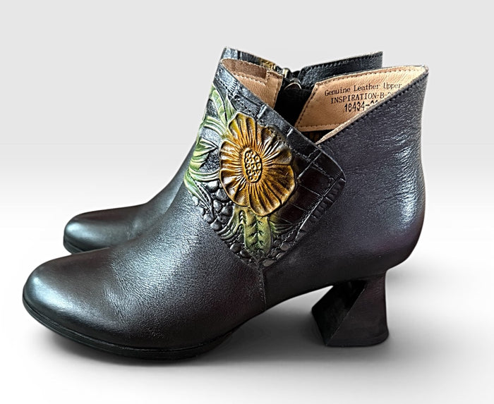 L' Artiste New W/out tags Size 39 Black Booties