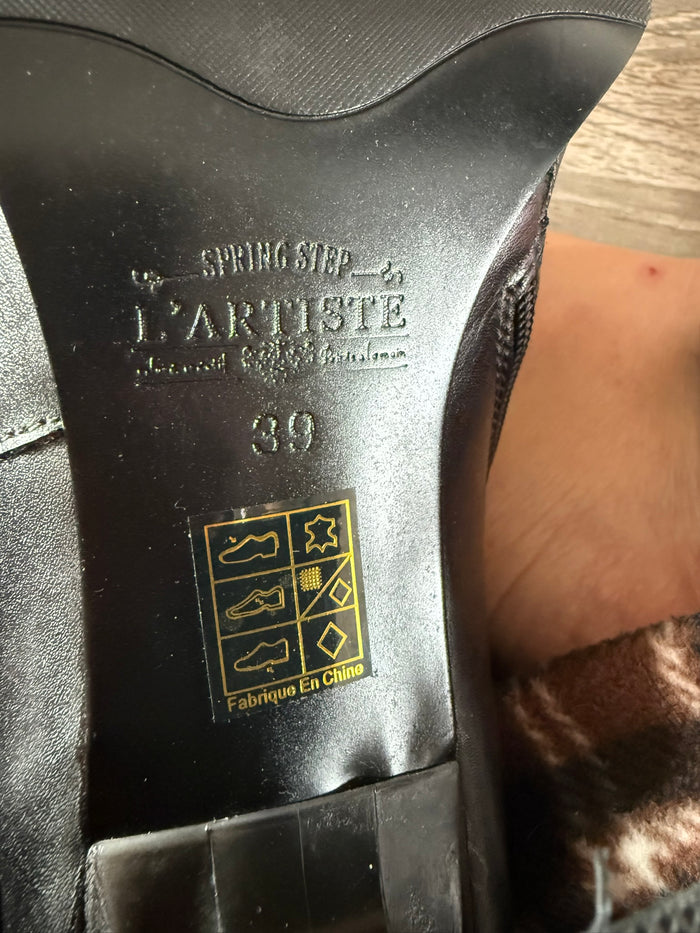 L' Artiste New W/out tags Size 39 Black Booties