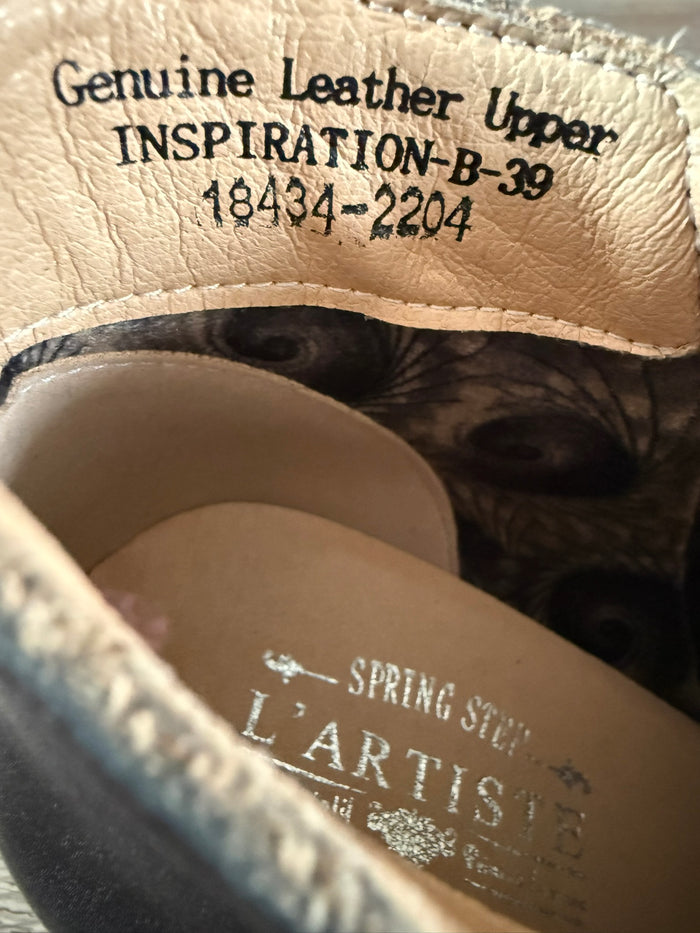 L' Artiste New W/out tags Size 39 Black Booties