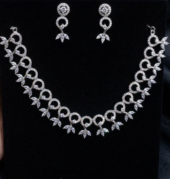 #LC1127 Marquise Cluster Loop Necklace