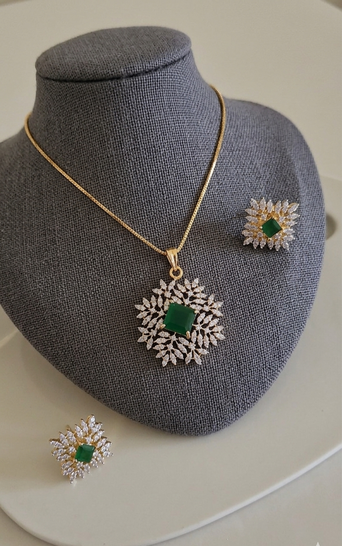 #LC1237  Royal radiance pendant set