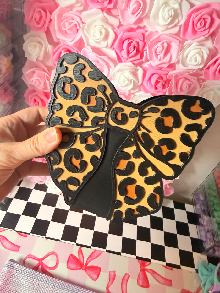 Leopard bow pen holder