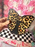 Leopard bow pen holder