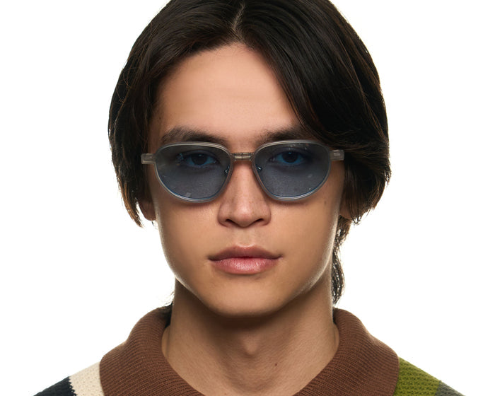 lifestyle-Ocean-Polarized::men Penn Clip-On Lenses Sunglasses rectangle blue metal