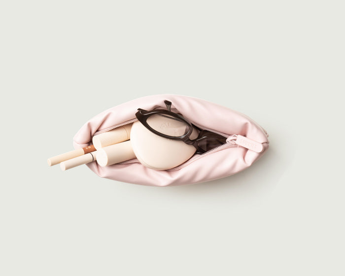 lifestyle-Mochi::Pillow Clutch Pink 1