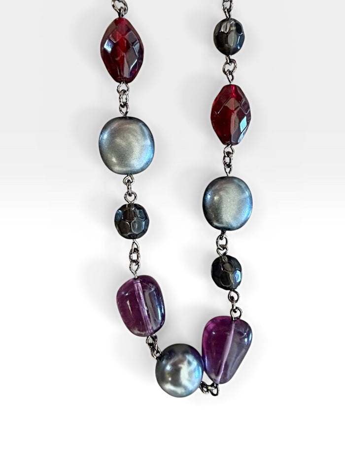 Preowned great condition Grey/purple/red Necklace fashion