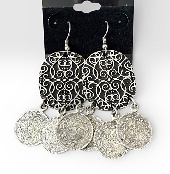 Preowned great condition Silver Earrings fashion