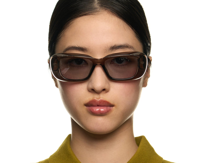 lifestyle-Licorice::women Sonny Sunglasses Square Gray recycled polyester