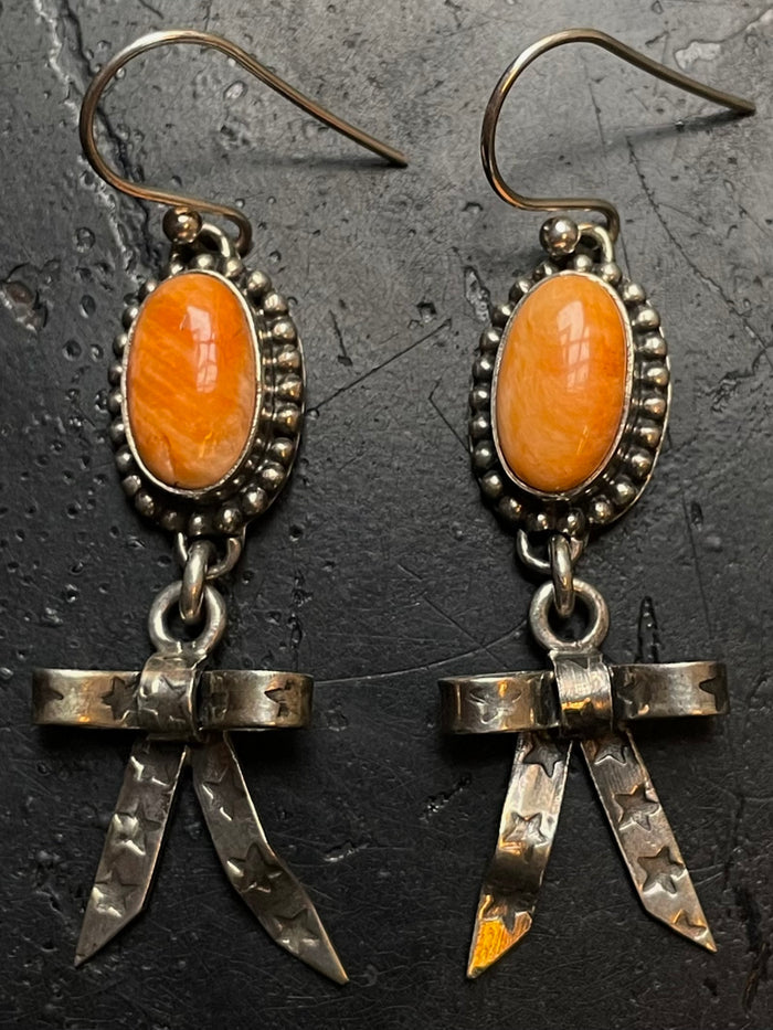 Spiny Oyster Bow Hook Earrings | 925 Sterling Silver G246