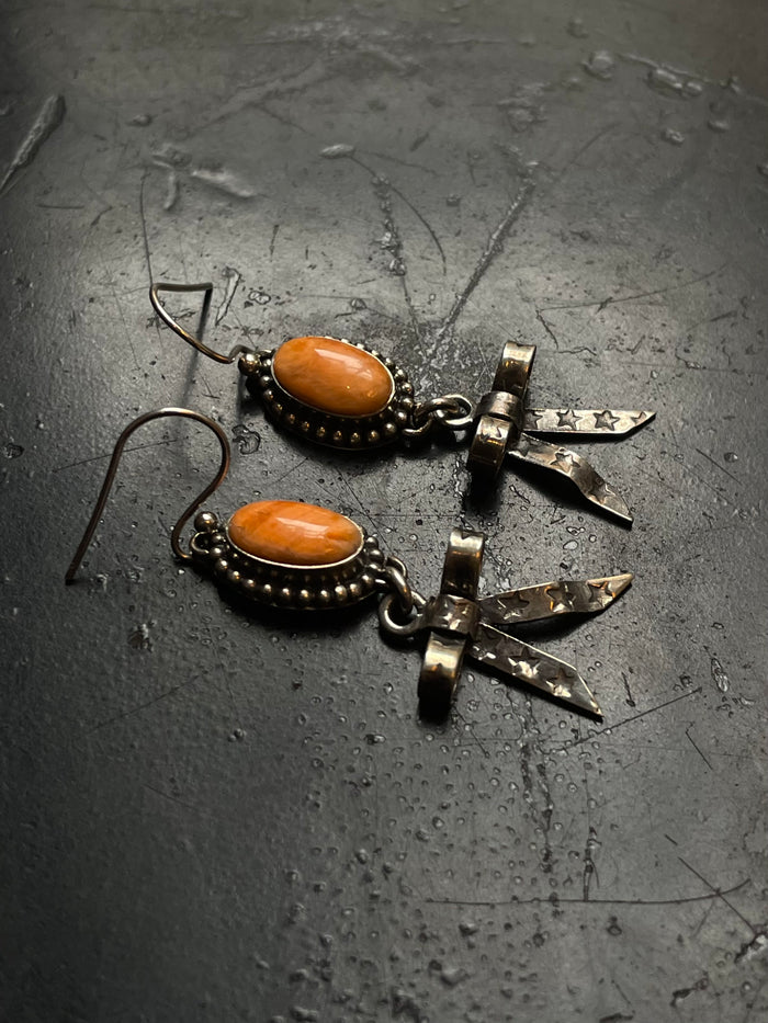 Spiny Oyster Bow Hook Earrings | 925 Sterling Silver G246