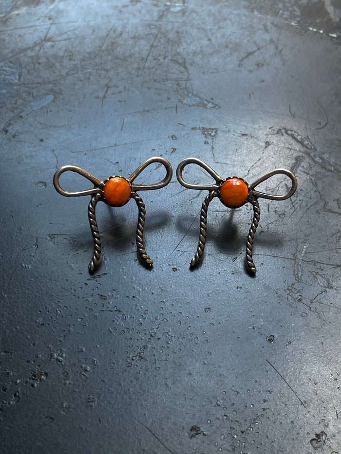 Spiny Oyster Bow Stud Earrings | 925 Sterling Silver G651
