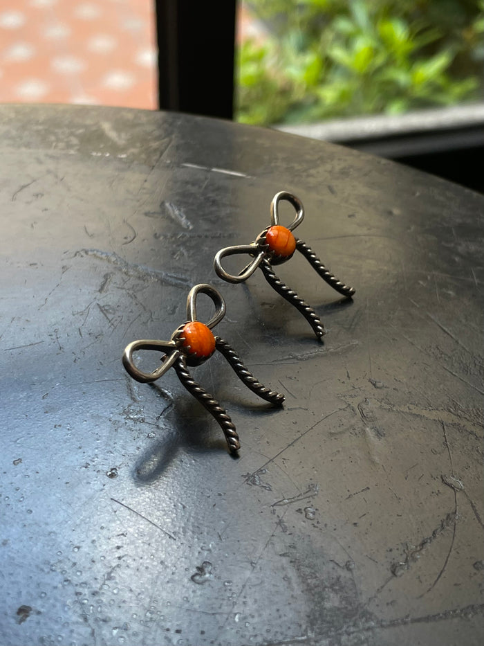 Spiny Oyster Bow Stud Earrings | 925 Sterling Silver G651