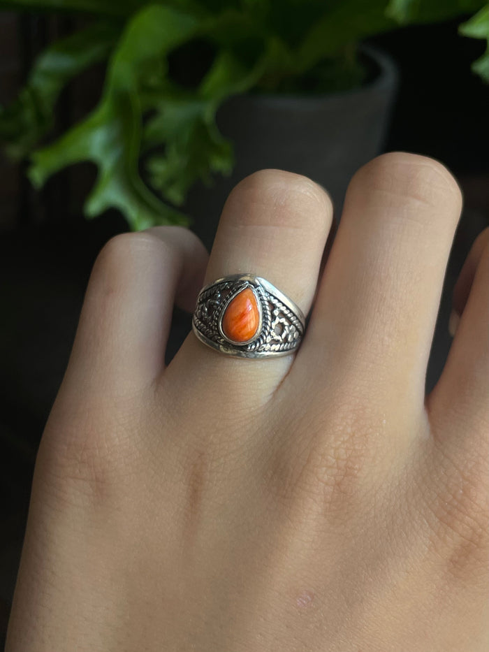 Spiny Oyster Tear Drop Ring Size 6.5 | 925 Sterling Silver G551
