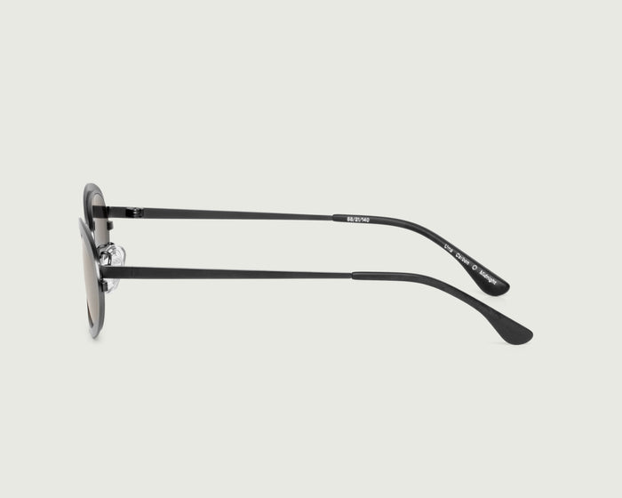 Carbon::Uma Sunglasses Oval Black metal side