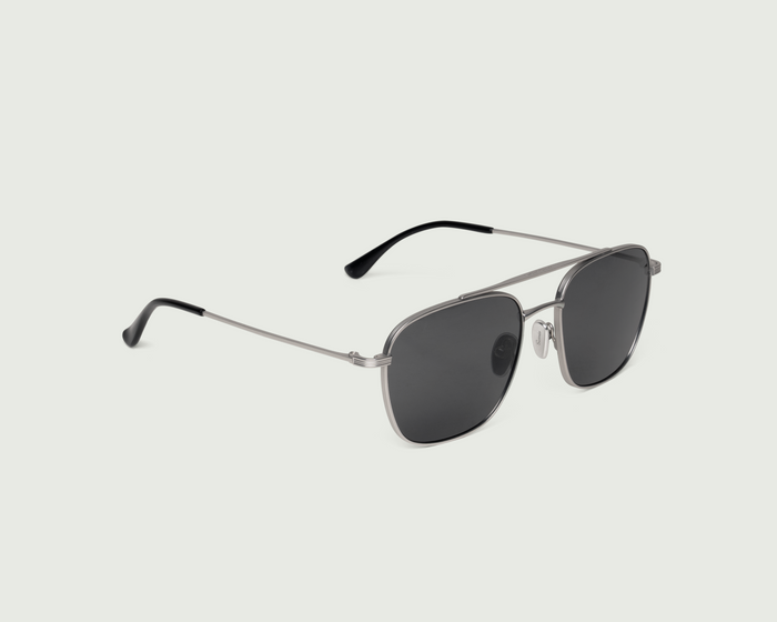 Chrome::Val Sunglasses pilot silver metal front diagonal