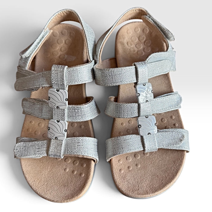 Vionic Preowned great condition Size 6 Silver Sandals