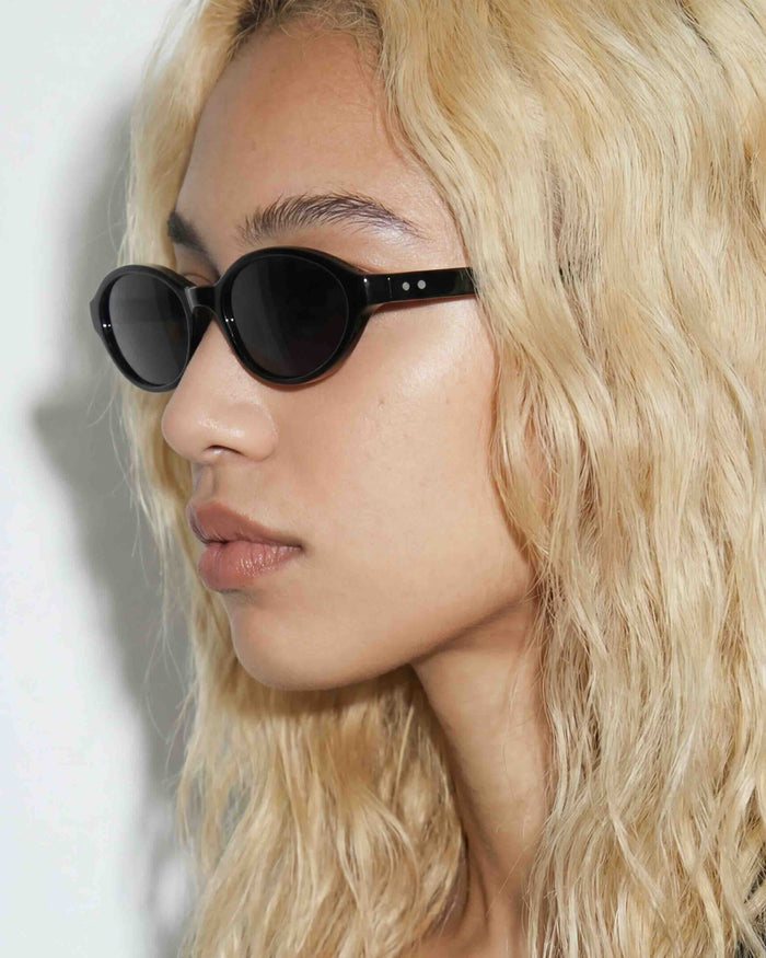 YUI  - Oval Sunglasses - Looking Forward