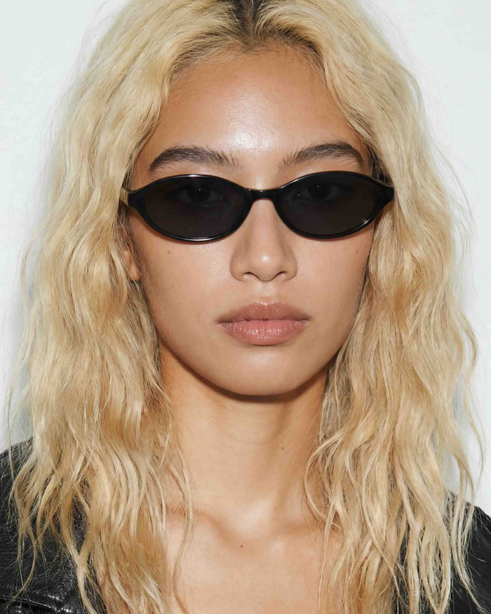 YUI  - Oval Sunglasses - Looking Forward