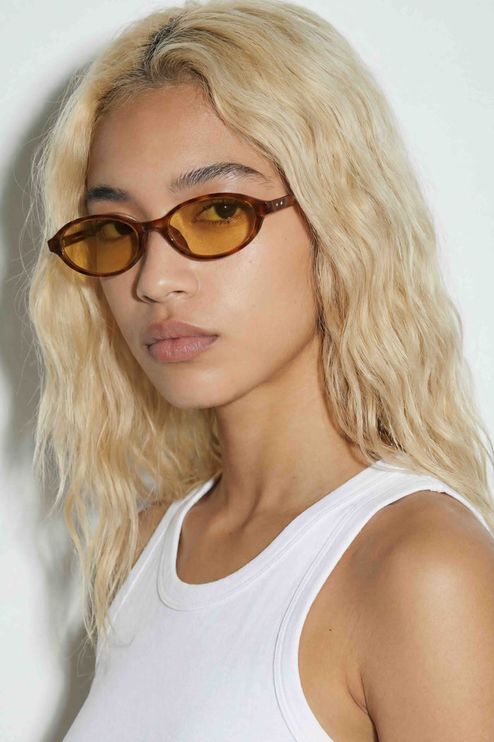 YUI  - Oval Sunglasses - Looking Forward