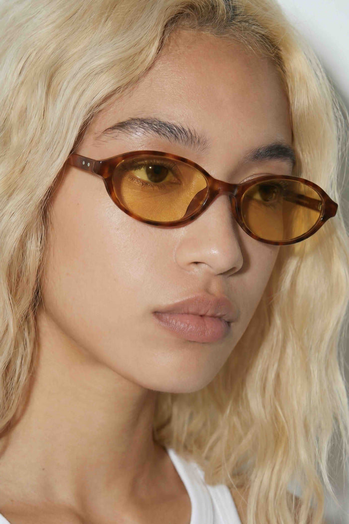 YUI  - Oval Sunglasses - Looking Forward